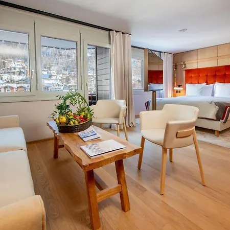 Отель Schweizerhof - A Small Luxury