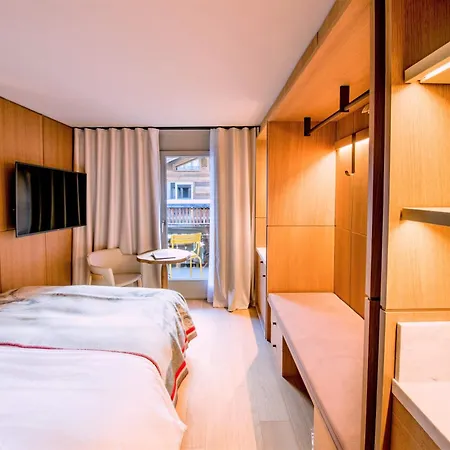 Отель Schweizerhof - A Small Luxury