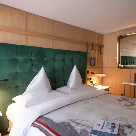 Schweizerhof - A Small Luxury Отель 4*