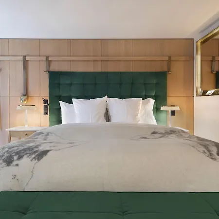 فندق Schweizerhof - A Small Luxury 4*