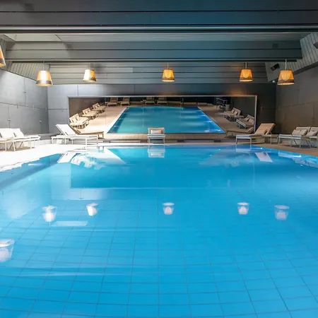 Готель Schweizerhof - A Small Luxury 4*