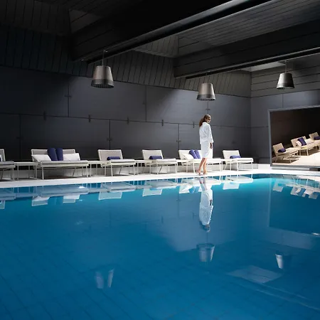 فندق Schweizerhof - A Small Luxury 4*