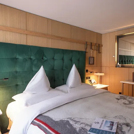 Schweizerhof - A Small Luxury زيرمات