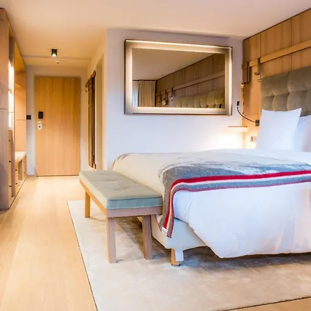 فندق Schweizerhof - A Small Luxury 4*