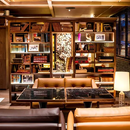 Schweizerhof - A Small Luxury Hotell 4*