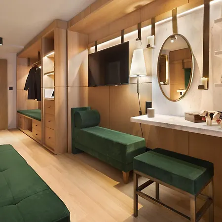 Schweizerhof - A Small Luxury 4*